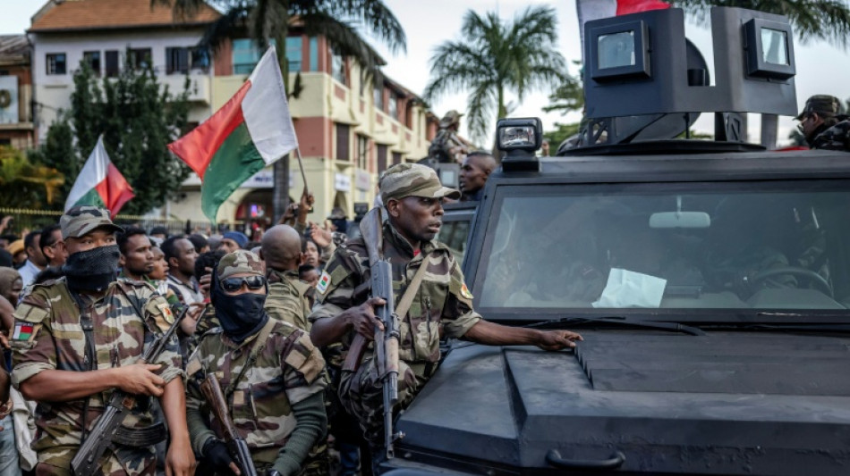 Des soldats malgaches rejoignent les milliers de manifestants à Antananarivo
