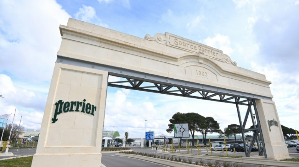 Perrier: Nestlé Waters promet de se conformer mais l'avenir reste incertain