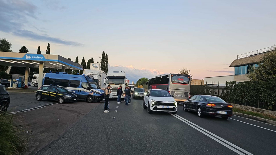 Iniziata in Calabria la protesta dei Tir, presidi in tutte le province