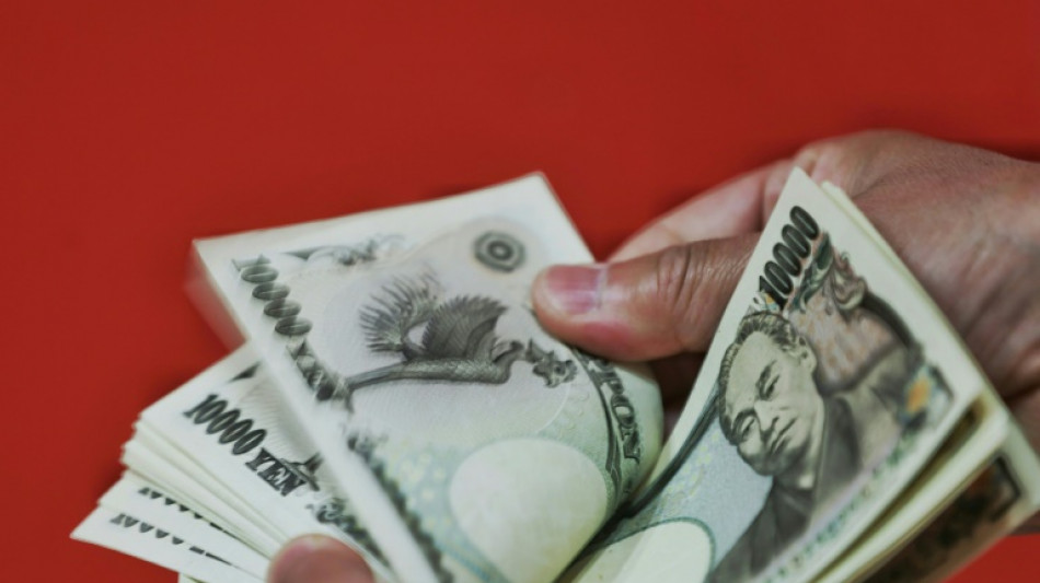 Le yen &agrave; son plus bas niveau face au dollar depuis 1998