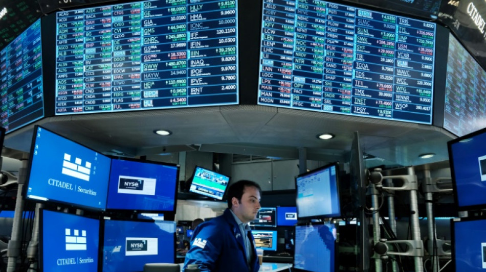 Wall Street ouvre en recul apr&egrave;s de fortes cr&eacute;ations d'emplois