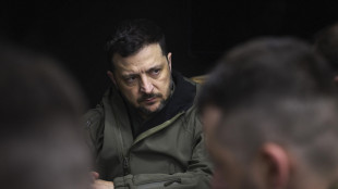 Zelensky visita le truppe sul fronte di Donetsk