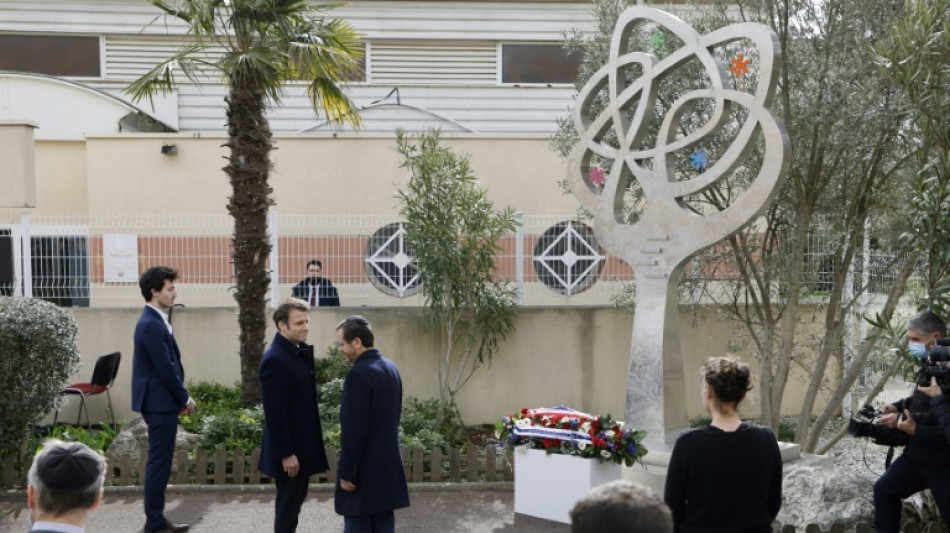 Francia homenajea a v&iacute;ctimas de atentados yihadistas de 2012