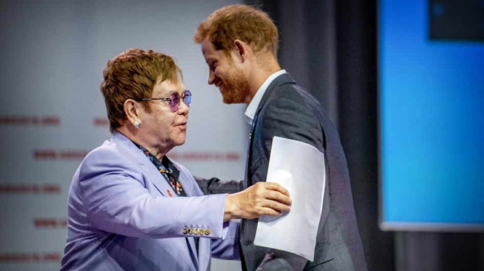 El pr&iacute;ncipe Enrique y Elton John llevan demandan a firma editora del Daily Mail
