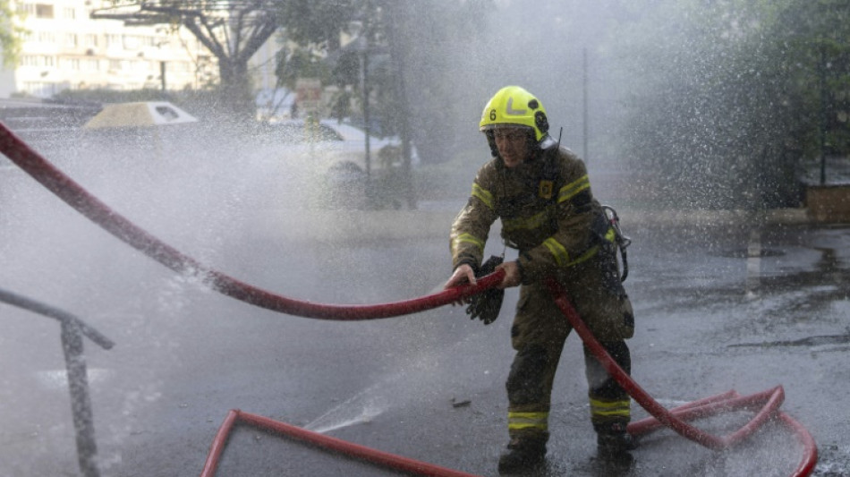 Ukraine: une attaque de missiles et de drones russes fait au moins six morts à Kiev