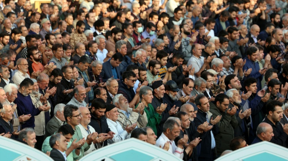 Iraner beten wegen anhaltender D&uuml;rre gemeinsam f&uuml;r Regen