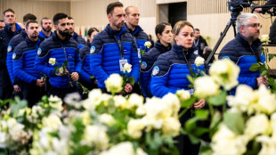40 roses blanches, l'hommage bouleversant aux victimes de l'incendie en Suisse