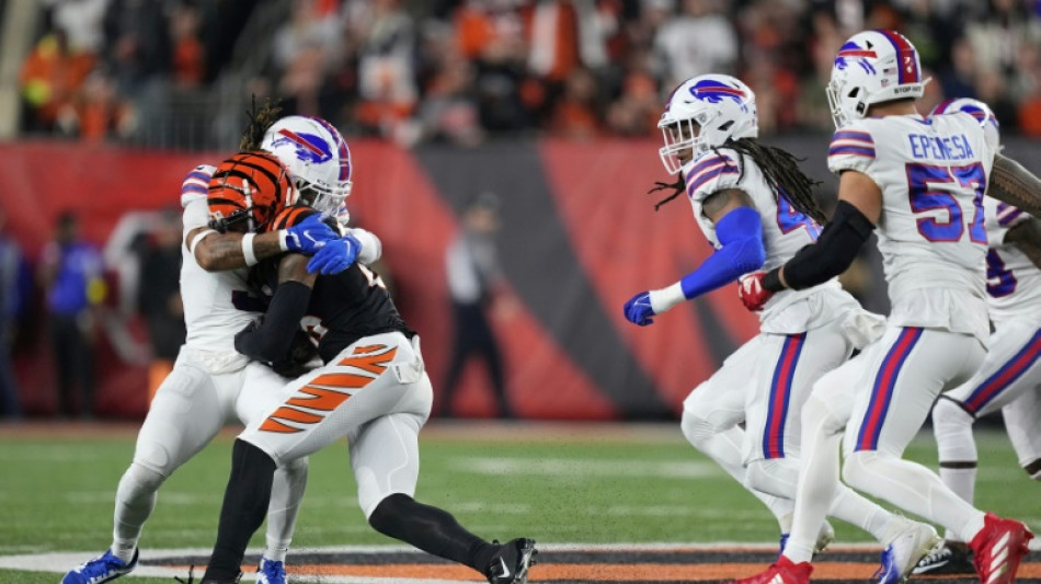 NFL player in 'critical condition' after collapsing on field