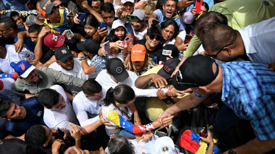Na terra natal de Ch&aacute;vez, milhares de opositores venezuelanos pedem 'mudan&ccedil;a'