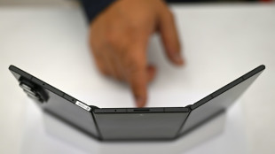 Samsung lan&ccedil;a primeiro smartphone dobr&aacute;vel triplo