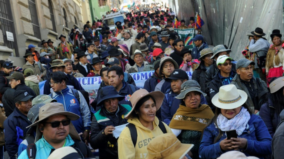 Milhares de bolivianos marcham em apoio a Luis Arce duas semanas ap&oacute;s tentativa de golpe