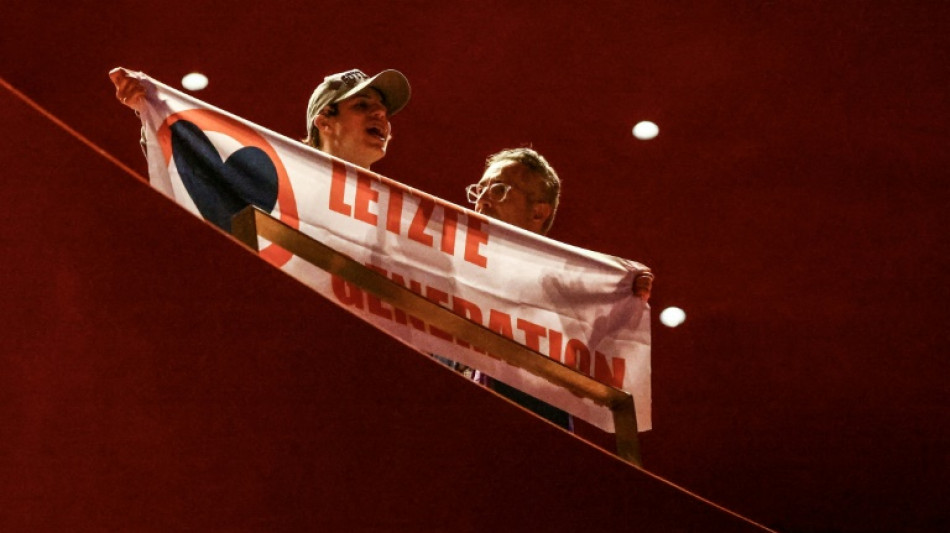 Des &eacute;cologistes perturbent le trafic de deux a&eacute;roports allemands