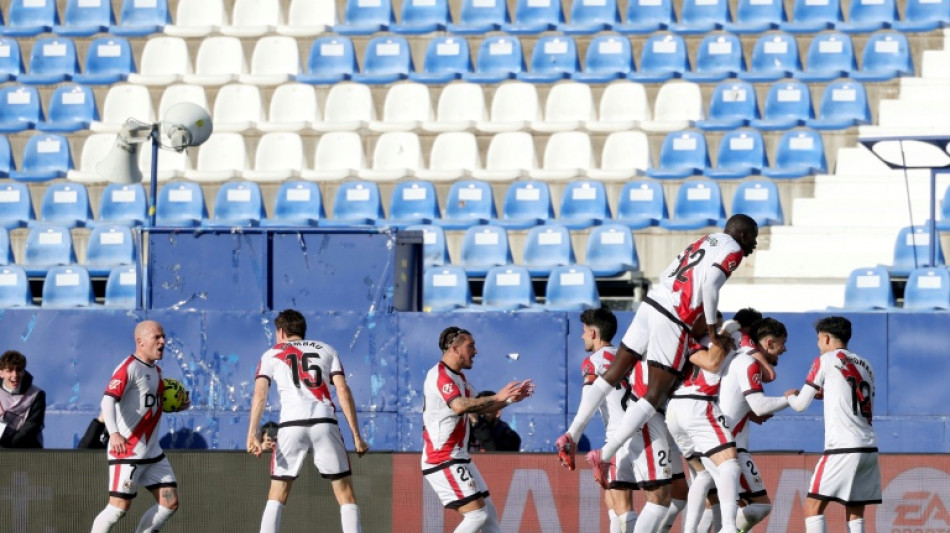 Atl&eacute;tico de Madrid perde para Rayo (3-0) e praticamente d&aacute; adeus ao t&iacute;tulo do Espanhol