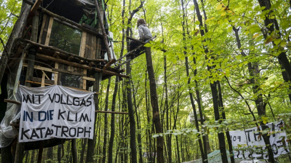 Frankfurter Polizei startet R&auml;umung von Fechenheimer Wald - Lage ruhig