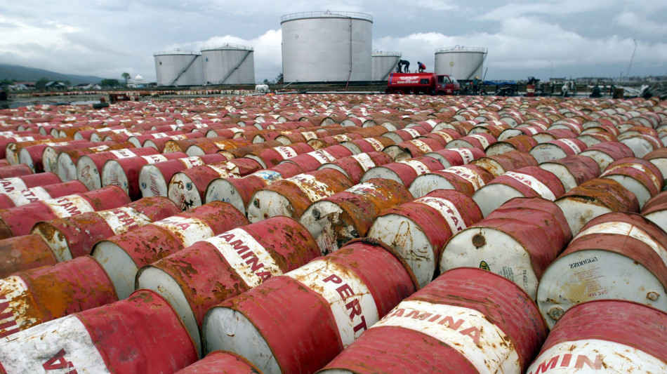 Il petrolio è in forte rialzo a New York a 61,48 dollari