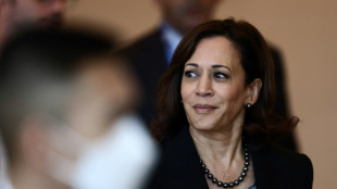 Kamala Harris se re&uacute;ne con Xi Jinping, pide comunicaci&oacute;n abierta EEUU-China