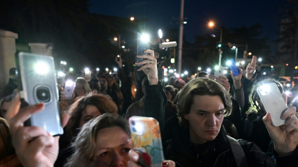 'N&atilde;o te esqueceremos', cantam os presentes no funeral do opositor russo Navalny