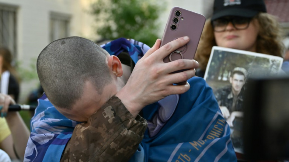 Ukraine : larmes et sourires lors du plus grand échange de prisonniers entre Kiev et Moscou