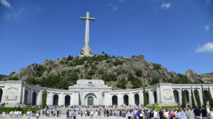 Suspenden a un militar por hacer bendecir a su compa&ntilde;&iacute;a frente al antiguo mausoleo de Franco
