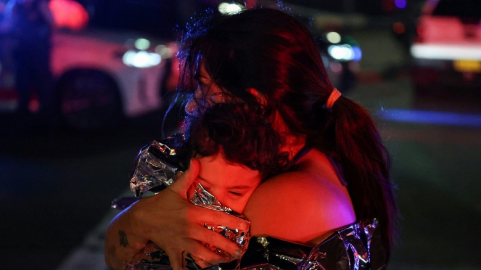 Sydney : scènes de désolation sur la plage de Bondi après la fusillade meurtrière visant une fête juive