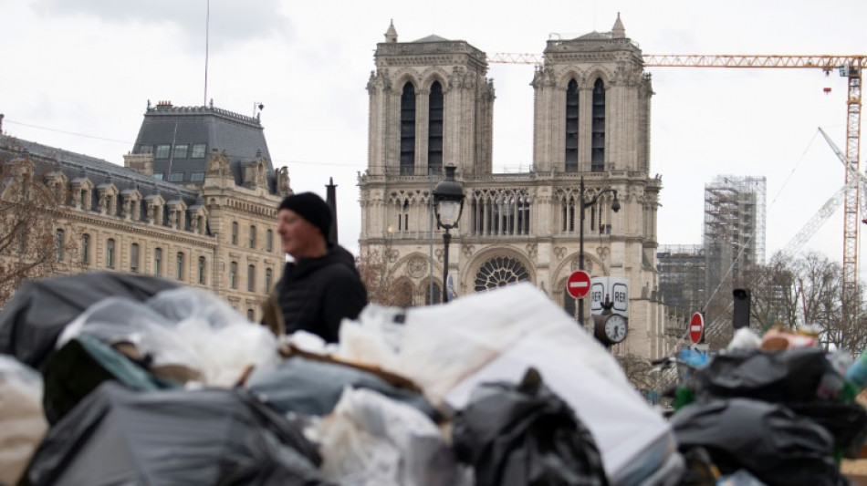Gr&egrave;ve des &eacute;boueurs &agrave; Paris: vers une sortie de crise