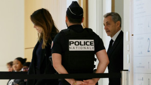 Sarkozy, da Presidência da França à prisão 'com a cabeça erguida'