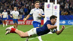 France thrash Italy to reach Rugby World Cup quarters