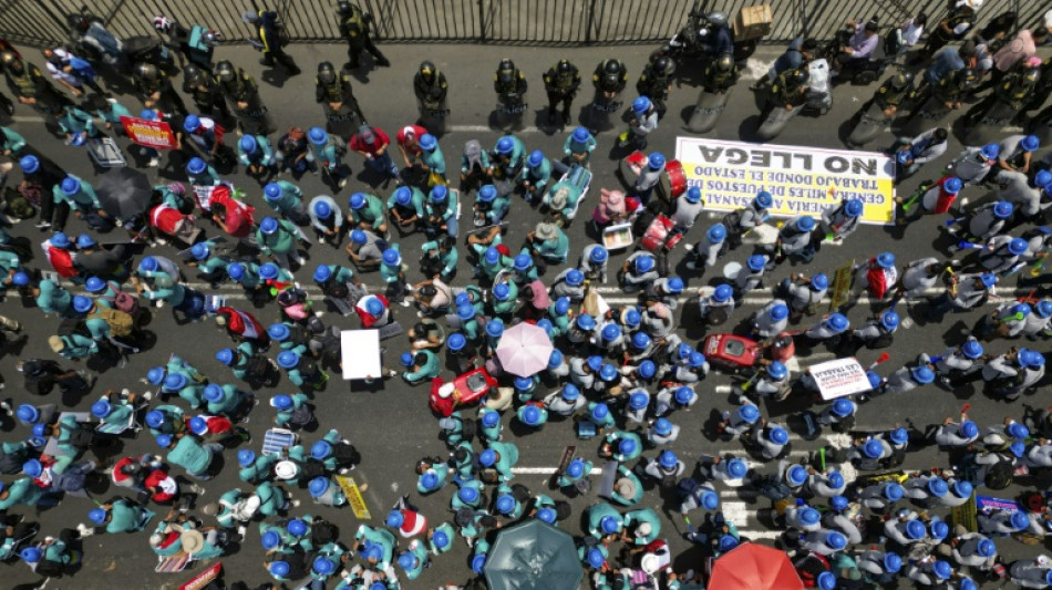 Cientos de mineros artesanales protestan en Per&uacute; contra el proceso de formalizaci&oacute;n