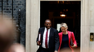 Großbritanniens Regierungschef Starmer bildet Kabinett um