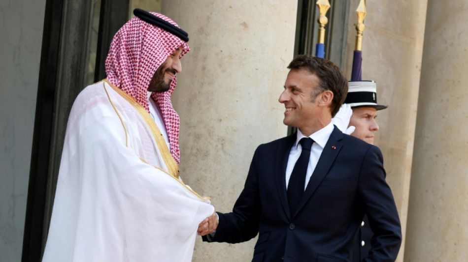 Saudiarabischer Kronprinz von Macron in Paris empfangen