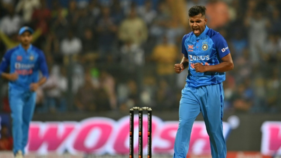 Dream debut for Mavi as India edge Sri Lanka in T20 thriller