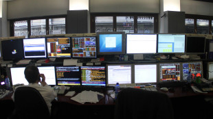 Borsa: Milano apre debole (-0,26%) con le banche, bene Stellantis