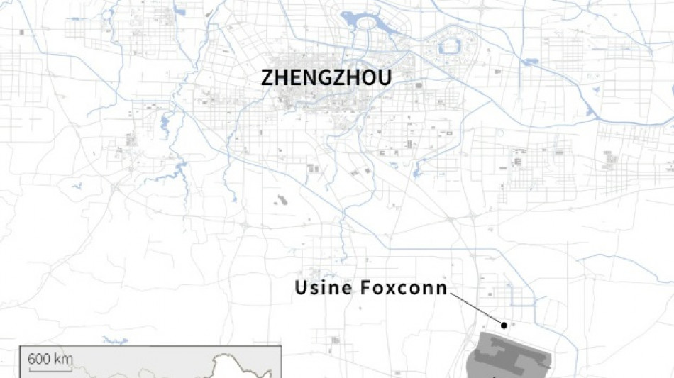 En Chine, d&eacute;but du confinement autour d'iPhone city