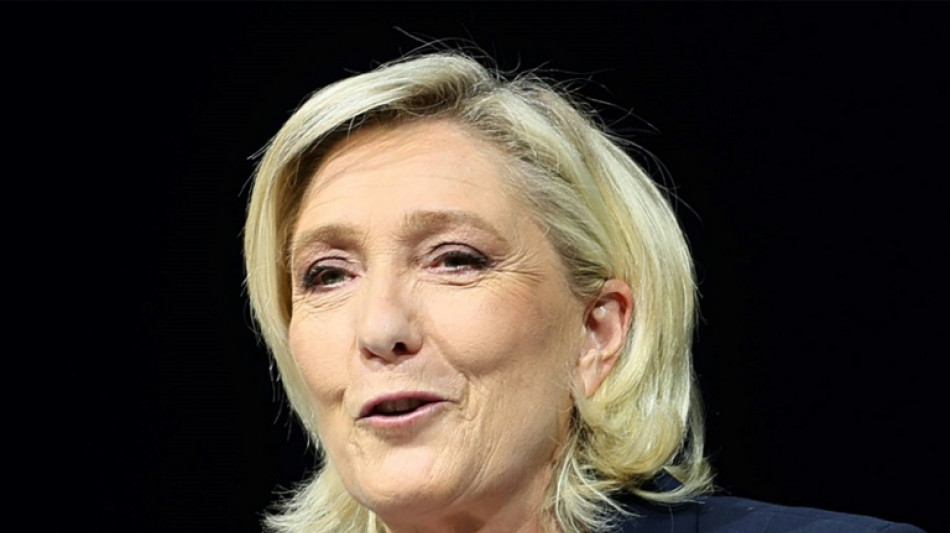 Orban e Le Pen somam for&ccedil;as em novo grupo de extrema direita no Parlamento Europeu