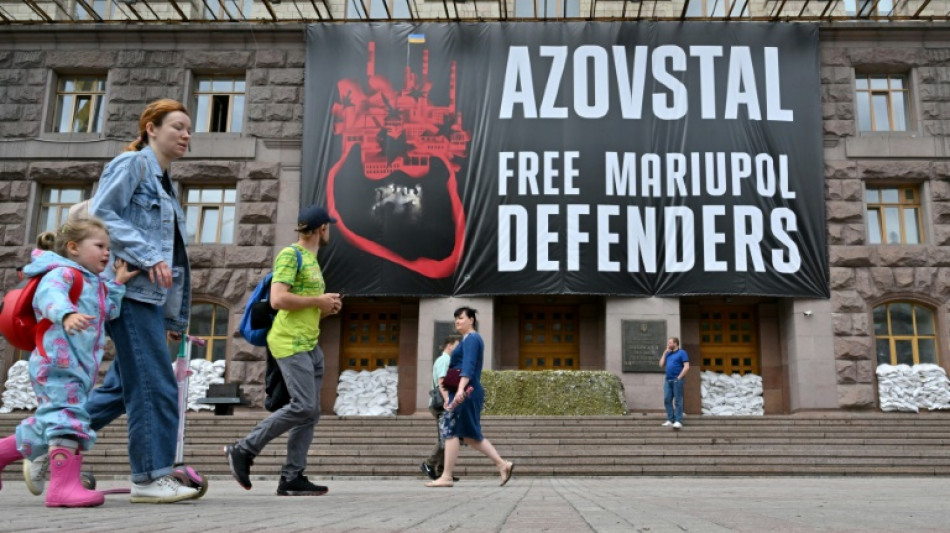 Un mes despu&eacute;s, miedo y orgullo entre las mujeres de los combatientes de Azovstal