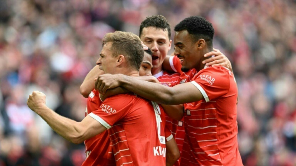 Bayern on title course after putting six past Schalke