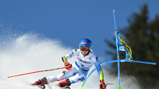 Shiffrin sets fastest time in opening world giant slalom run