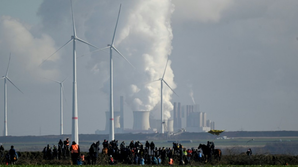Bew&auml;hrungsstrafe f&uuml;r Klimaaktivistin nach Steinwurf auf Polizisten in L&uuml;tzerath
