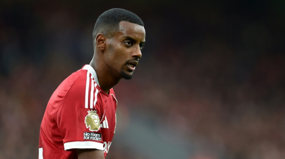 Isak-less Liverpool look to hit stride, Man City 'back' to their best