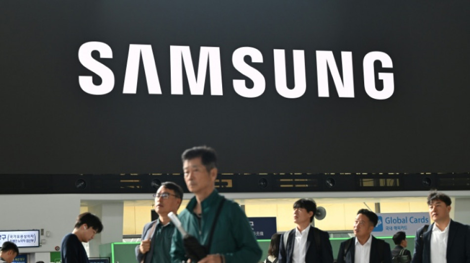 Samsung posts 32% profit rise on-year in third quarter