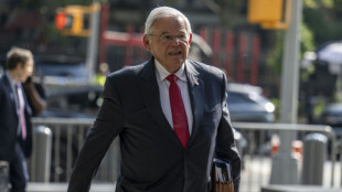 Come&ccedil;am delibera&ccedil;&otilde;es no julgamento do senador americano Bob Men&eacute;ndez