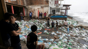 Hurricane Polo triggers huge waves in coastal Mexican city
