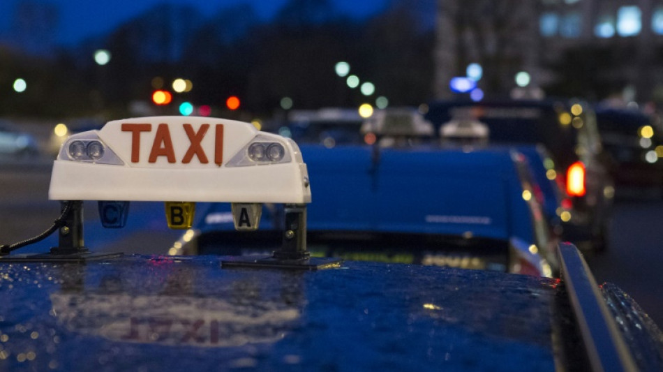 Pr&egrave;s de 2.500 taxis en proc&egrave;s contre Uber qu'ils accusent de concurrence d&eacute;loyale