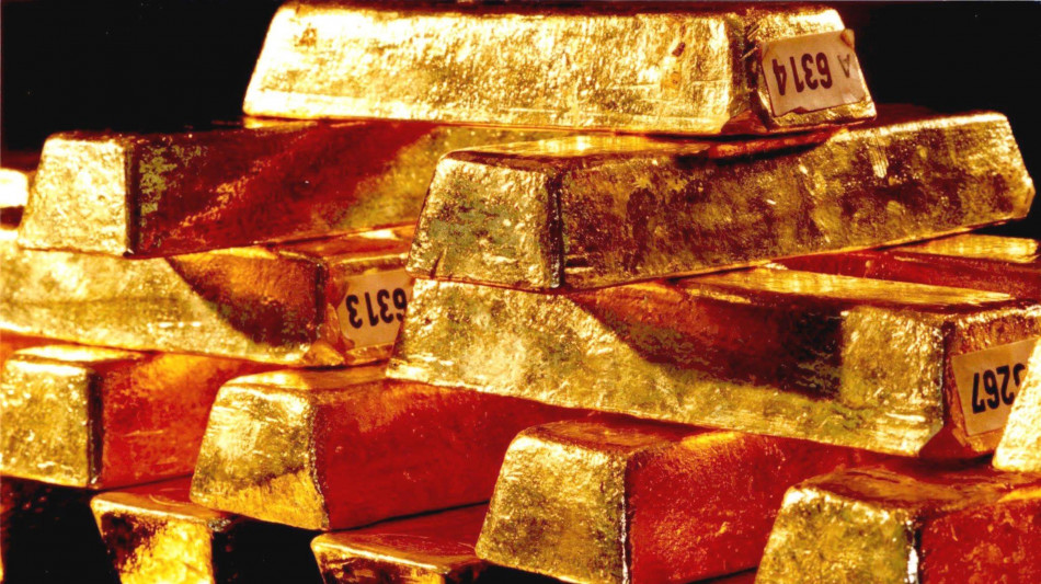 L'oro &egrave; in rialzo a 2.418 dollari l'oncia