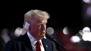 Trump diz que falou com Zelensky e prometeu 'acabar com a guerra' na Ucr&acirc;nia