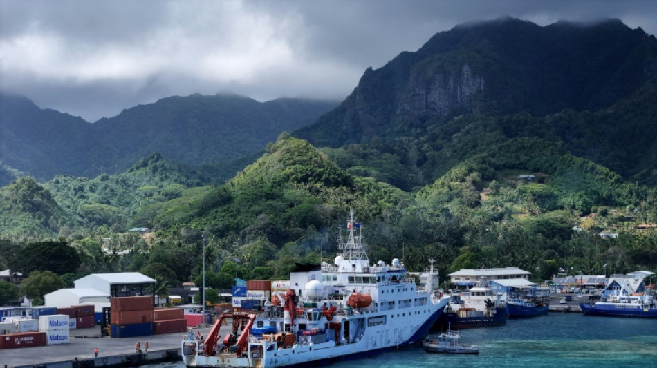 Chinese ship scouts deep-ocean floor in South Pacific