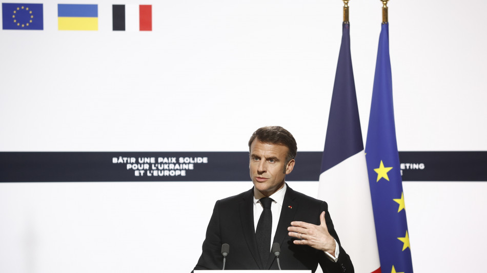 Macron, 'Russia mostra volontà di continuare aggressione'