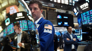 Wall Street en hausse en d&eacute;but de s&eacute;ance, cherche &agrave; maintenir l'&eacute;lan