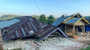 Al menos dos muertos por terremoto de magnitud 7,7 en Indonesia