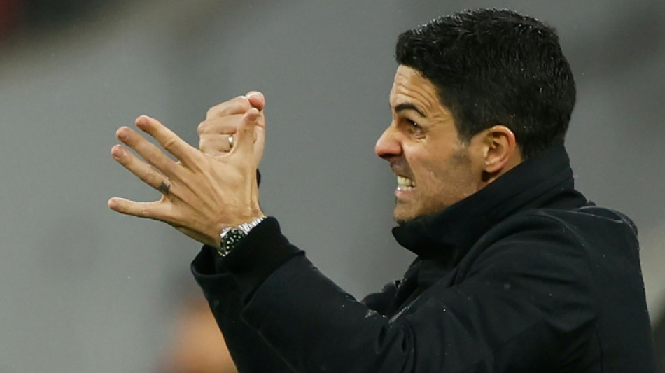 Arsenal, Liverpool fight to keep Premier League race alive 